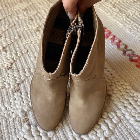 Dolce Vita Tan Ankle Boots - Picture 8 of 9